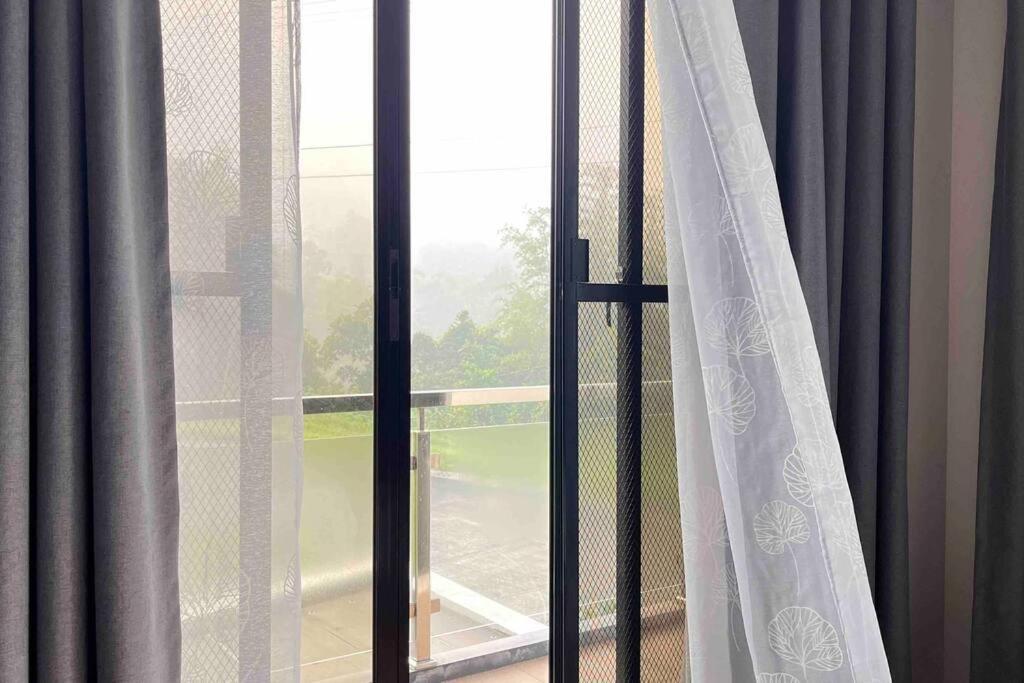 Overlooking Staycation At Sandari Batulao Tagaytay City Exterior foto